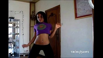 Carmen dancing sexy reggaeton