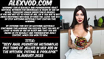 Сексуальная анальная порнозвезда Hotkinkyjo налила тонны желе в свою задницу на кухне, фистинг и пролапс
