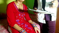 Il dottore scopa la figa della ragazza paziente con voce hindi