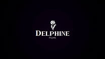 Delphine Films - L'émission de cuisine coquine d'April Olsen se transforme en plan à trois sexy