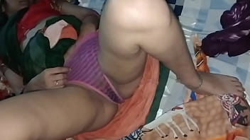 La porno star desi ragni bhabhi fa un video di sesso con il fidanzato, una bella ragazza indiana è stata scopata dal suo fidanzato, video xxx indiano