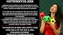 Hotkinkyjo в сексуальном красном наряде принимает огромные яйца в свою задницу и экстремальный анальный пролапс