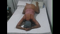 Travesti Latina exibindo sua bunda gostosa na cam, doida para dar seu cuzinho