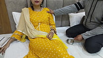 Desiaraabhabhi - Desi indienne s'amuse à baiser avec la mère d'un ami, à doigter sa chatte blonde et à lui sucer les seins