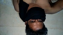 Молодой мужчина занимается мастурбацией и сексом с горячей фиолетовой решми шальвар