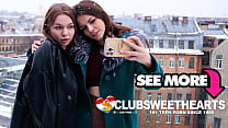 Die 18-jährigen Lesben Sirena und Lana Rose vom Selfie bis zum Orgasmus im ClubSweethearts