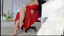 La MILF coquine Sonya pose et taquine dans une longue robe rouge #hairypussy #upskirt #legs #feet #hips #natural #tits #milf #tease #dress #tease