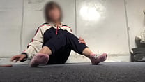 A manager wearing a cute jersey enjoys masturbating in the warehouse because he can't masturbate at home. It's cute to see her twitching. .