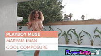 La gorda de ébano Maryam Iman en lencería de cadena nadando desnuda en la piscina