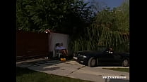 ローラ・ライオンとステイシー・シルバーが車を洗ってからセックスする