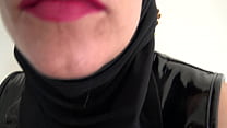 pisser MILF en hijab aime le sexe hard