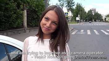美しいロシアの十代の肛門は屋外でハメ撮りを犯した