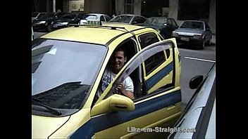 Americando chupando la polla de un taxista hetero - Brasileña