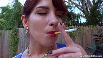 2 fumeurs sexy Bailey Paige Sarah Diavola